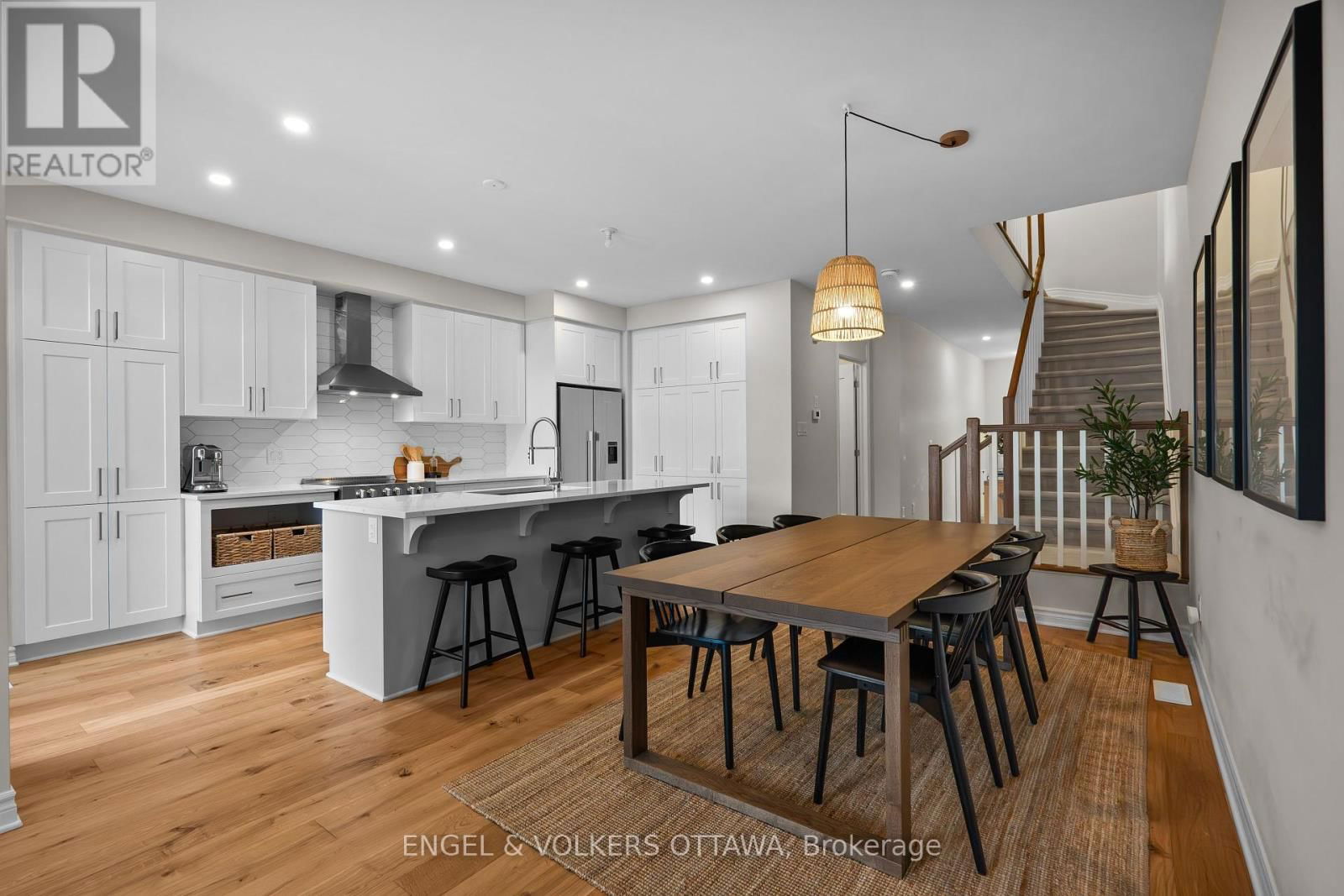 523 MANHATTAN COURT Image 12