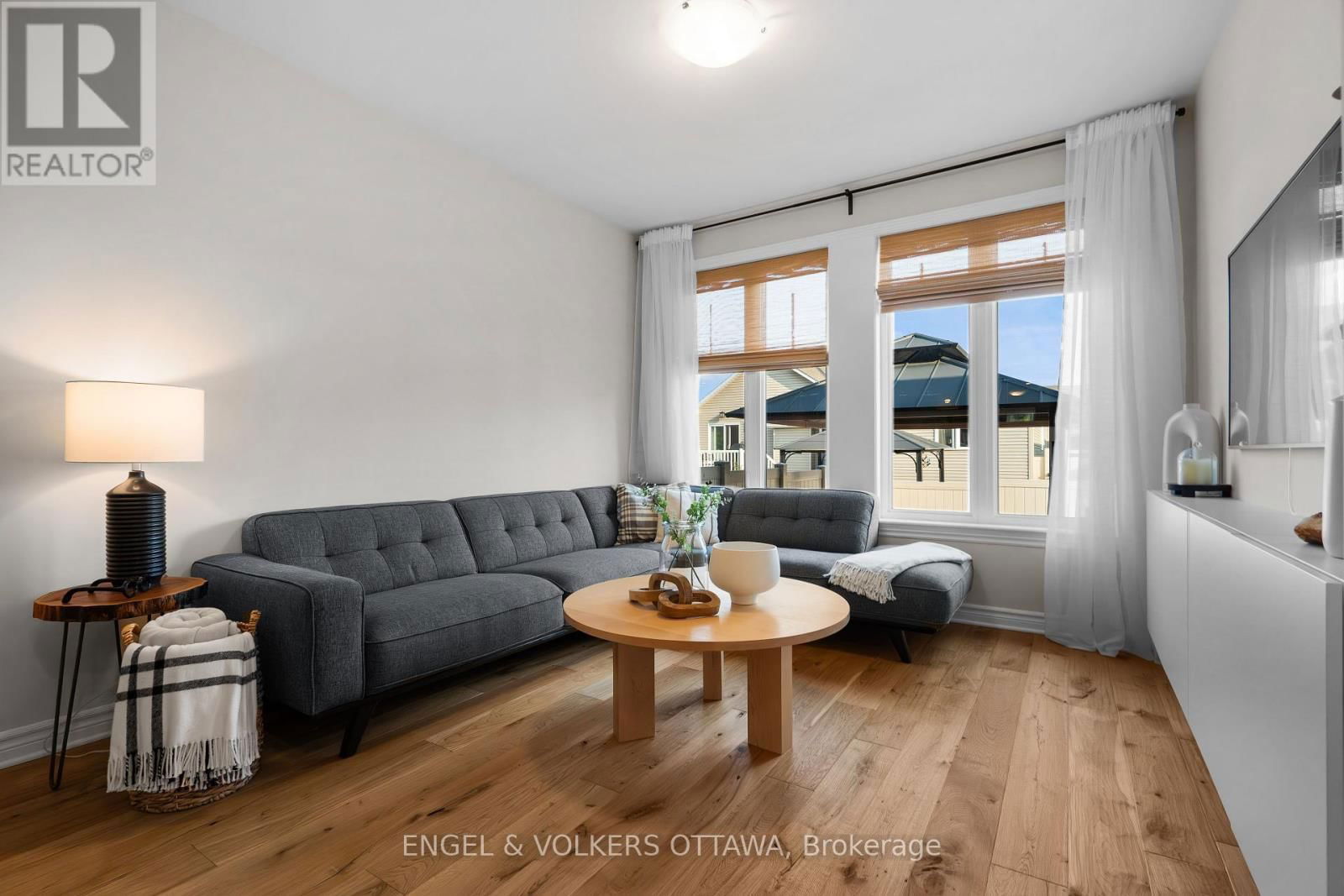 523 MANHATTAN COURT Image 20