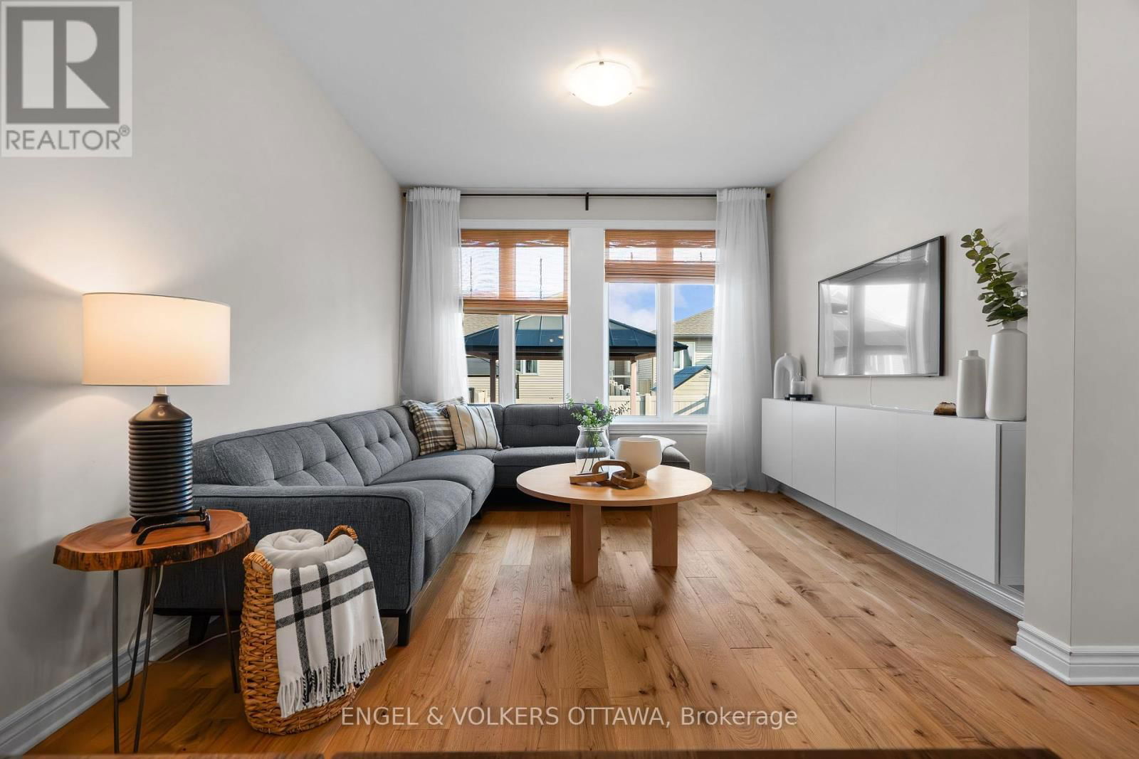 523 MANHATTAN COURT Image 21
