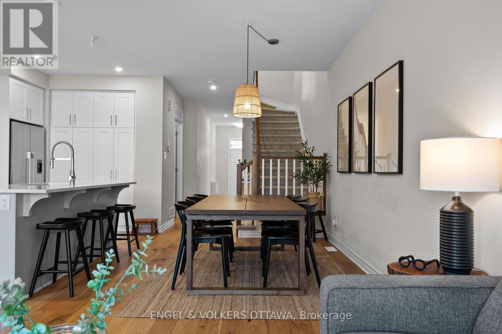 523 MANHATTAN COURT Image 24