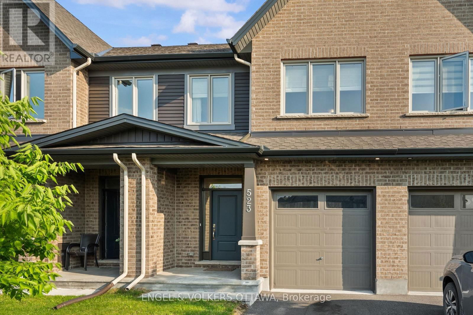 523 MANHATTAN COURT Image 3