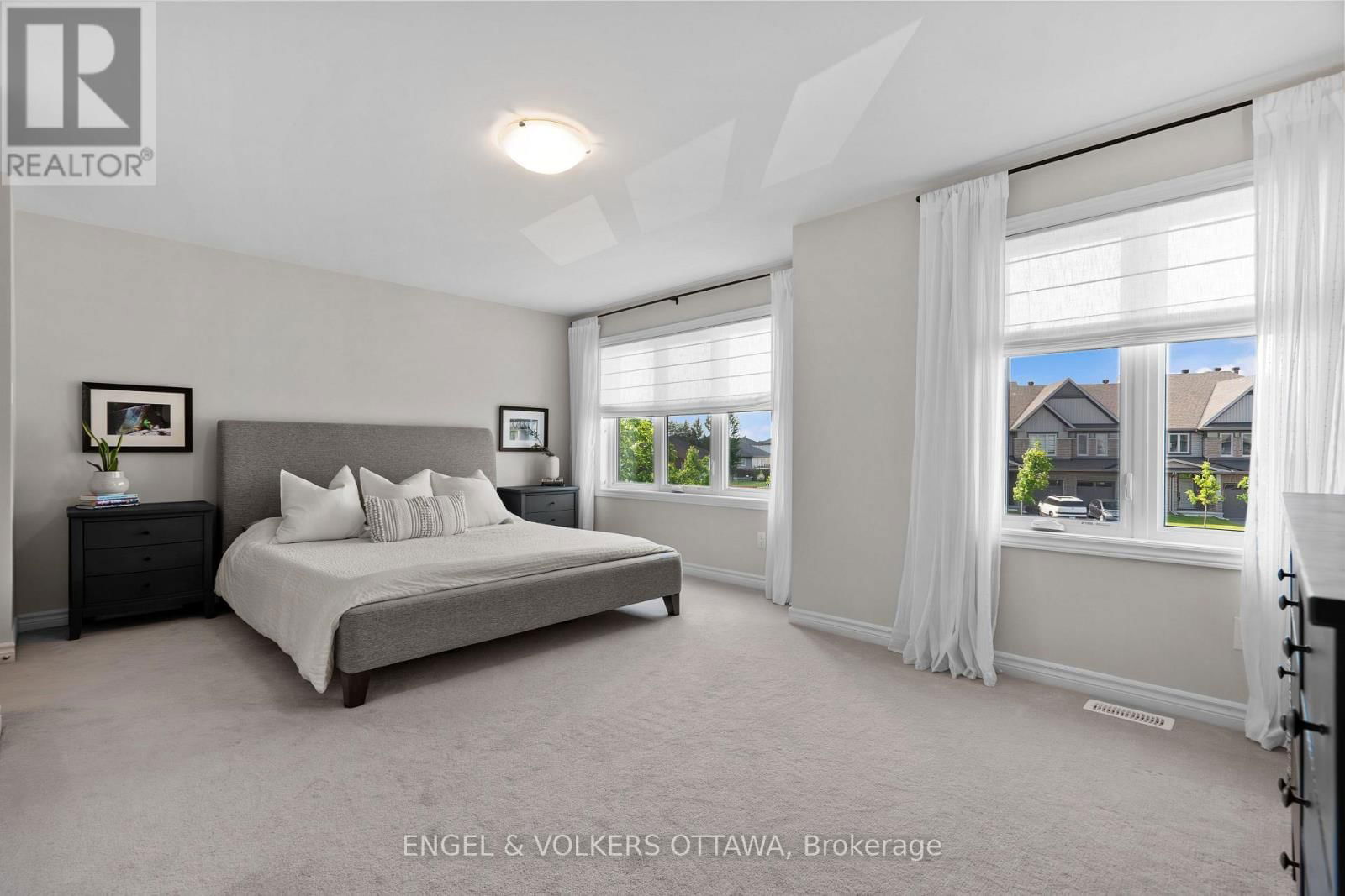 523 MANHATTAN COURT Image 30