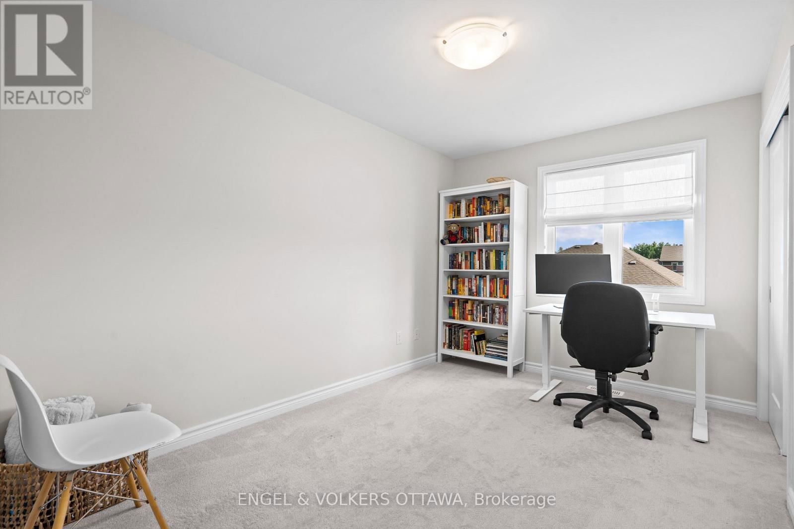 523 MANHATTAN COURT Image 36