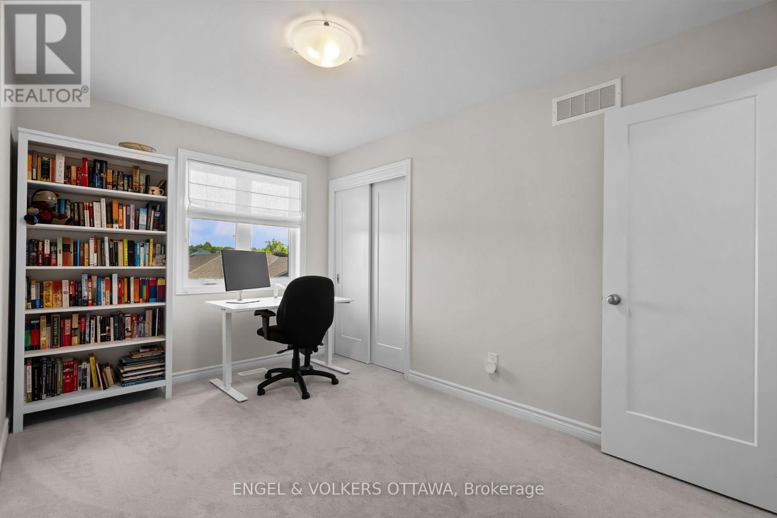 523 MANHATTAN COURT Image 37