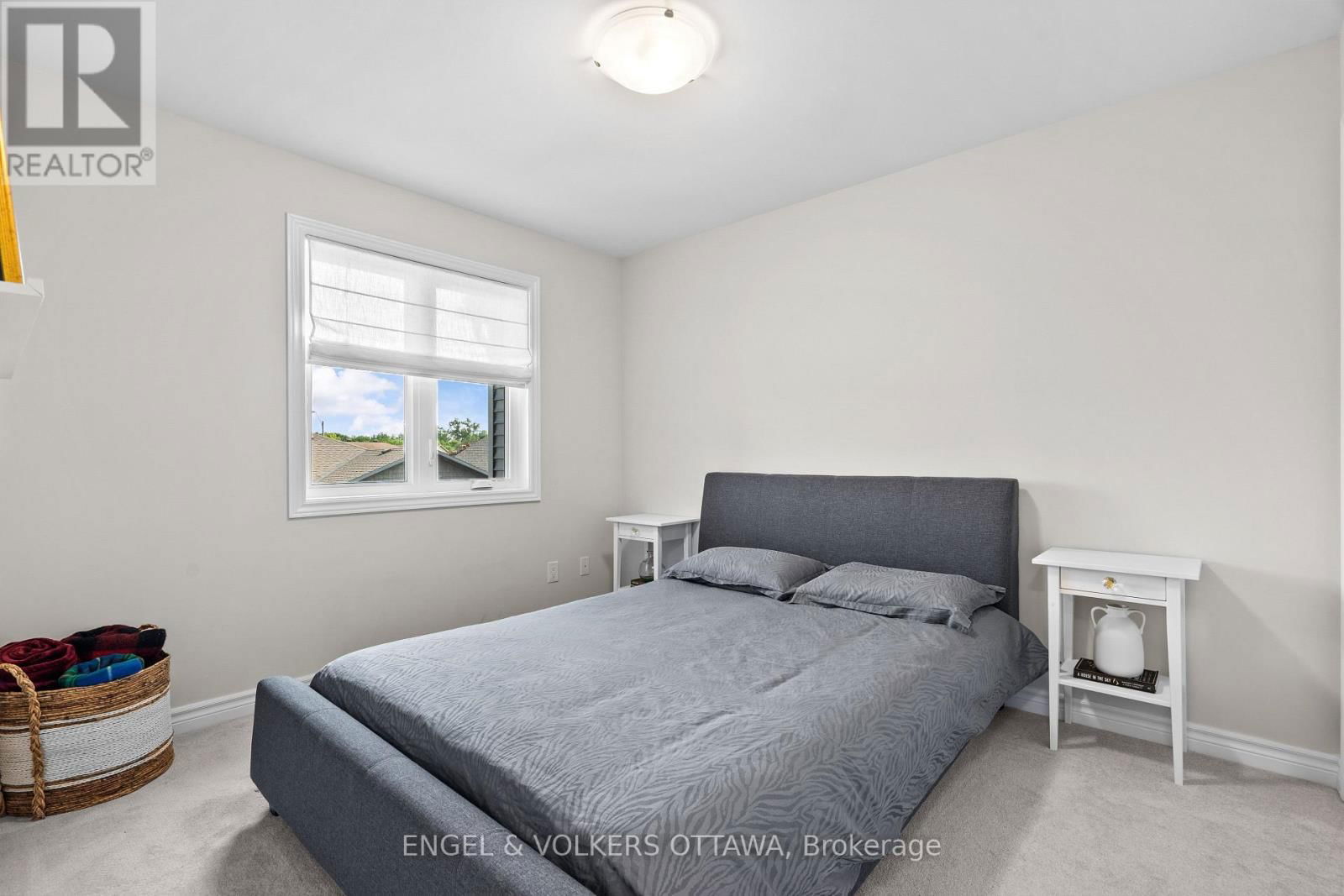 523 MANHATTAN COURT Image 38