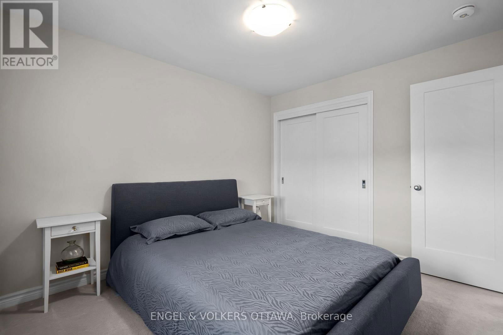 523 MANHATTAN COURT Image 39