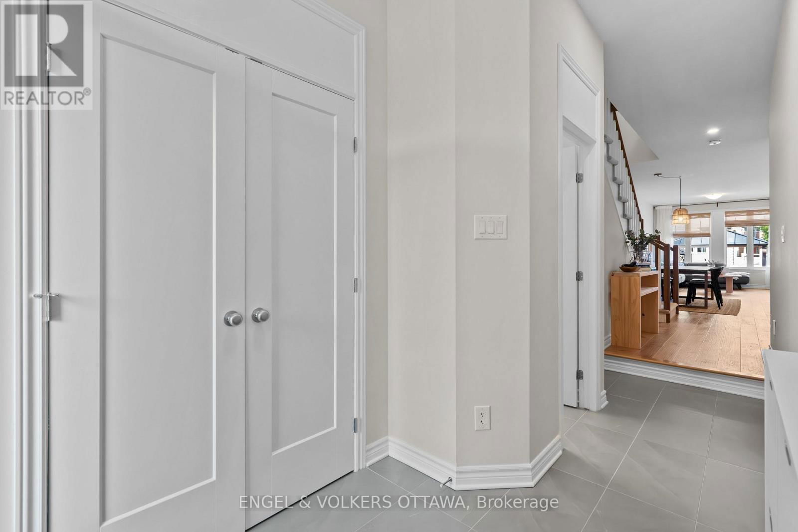 523 MANHATTAN COURT Image 4