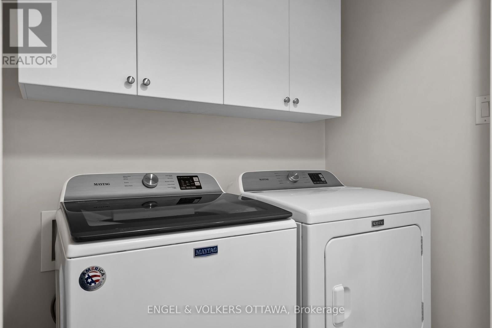523 MANHATTAN COURT Image 40