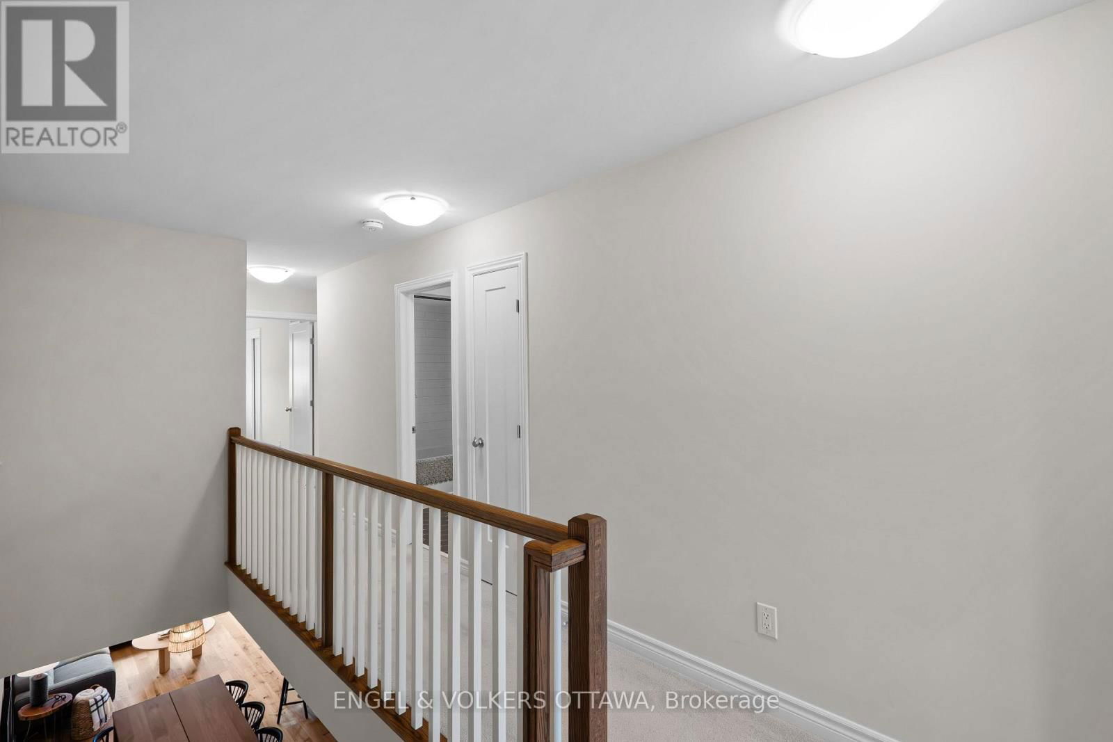 523 MANHATTAN COURT Image 41