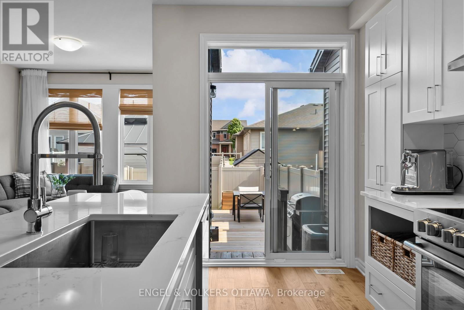 523 MANHATTAN COURT Image 45