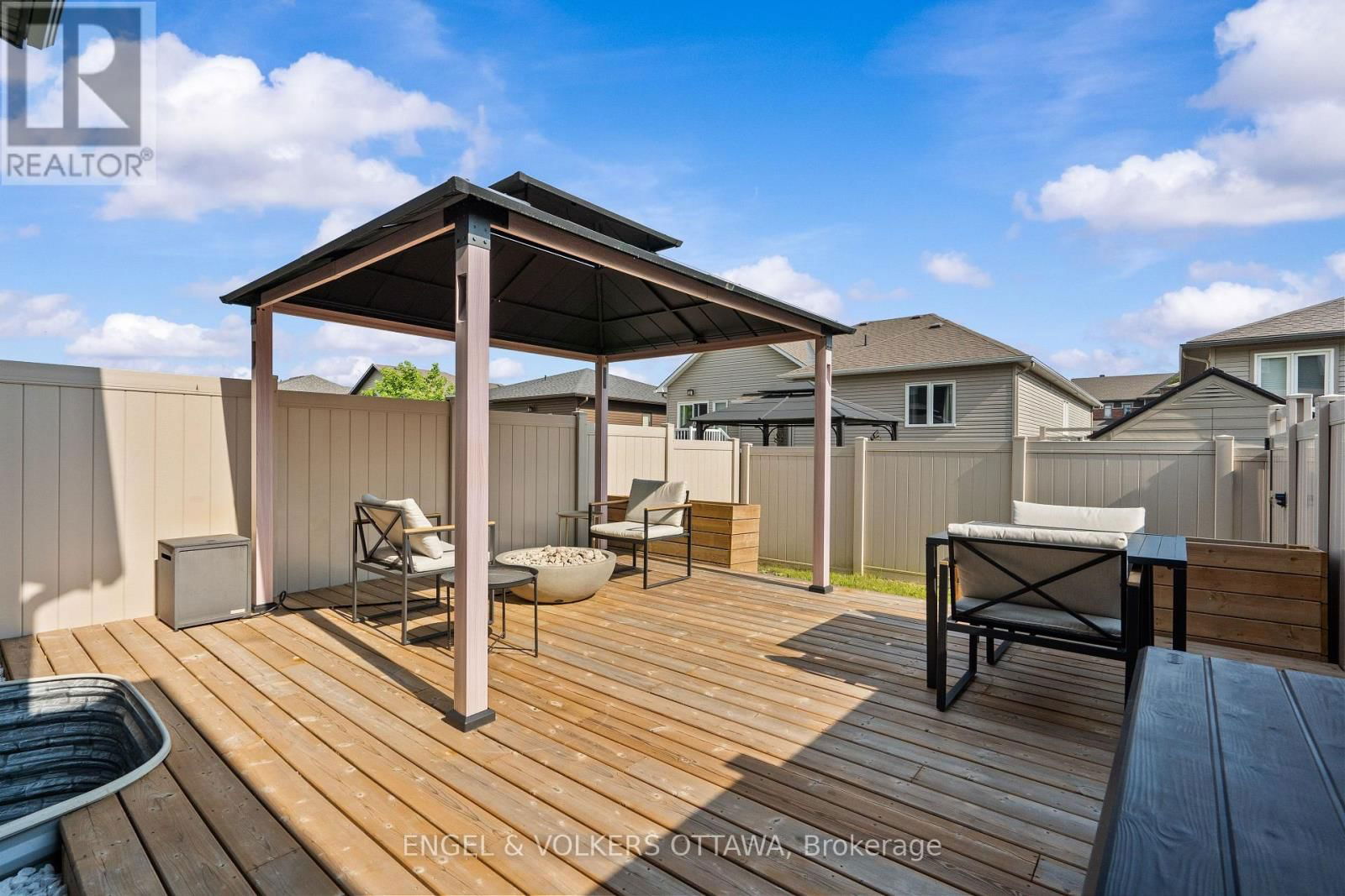 523 MANHATTAN COURT Image 46