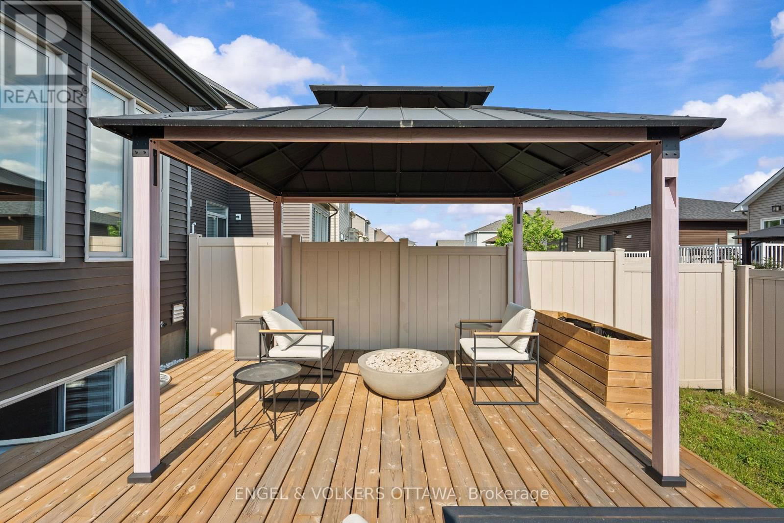 523 MANHATTAN COURT Image 47