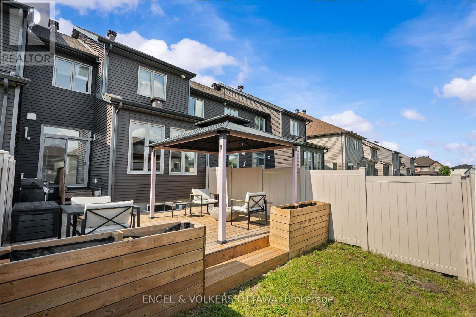 523 MANHATTAN COURT Image 48