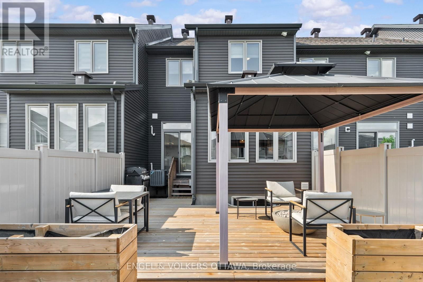 523 MANHATTAN COURT Image 49
