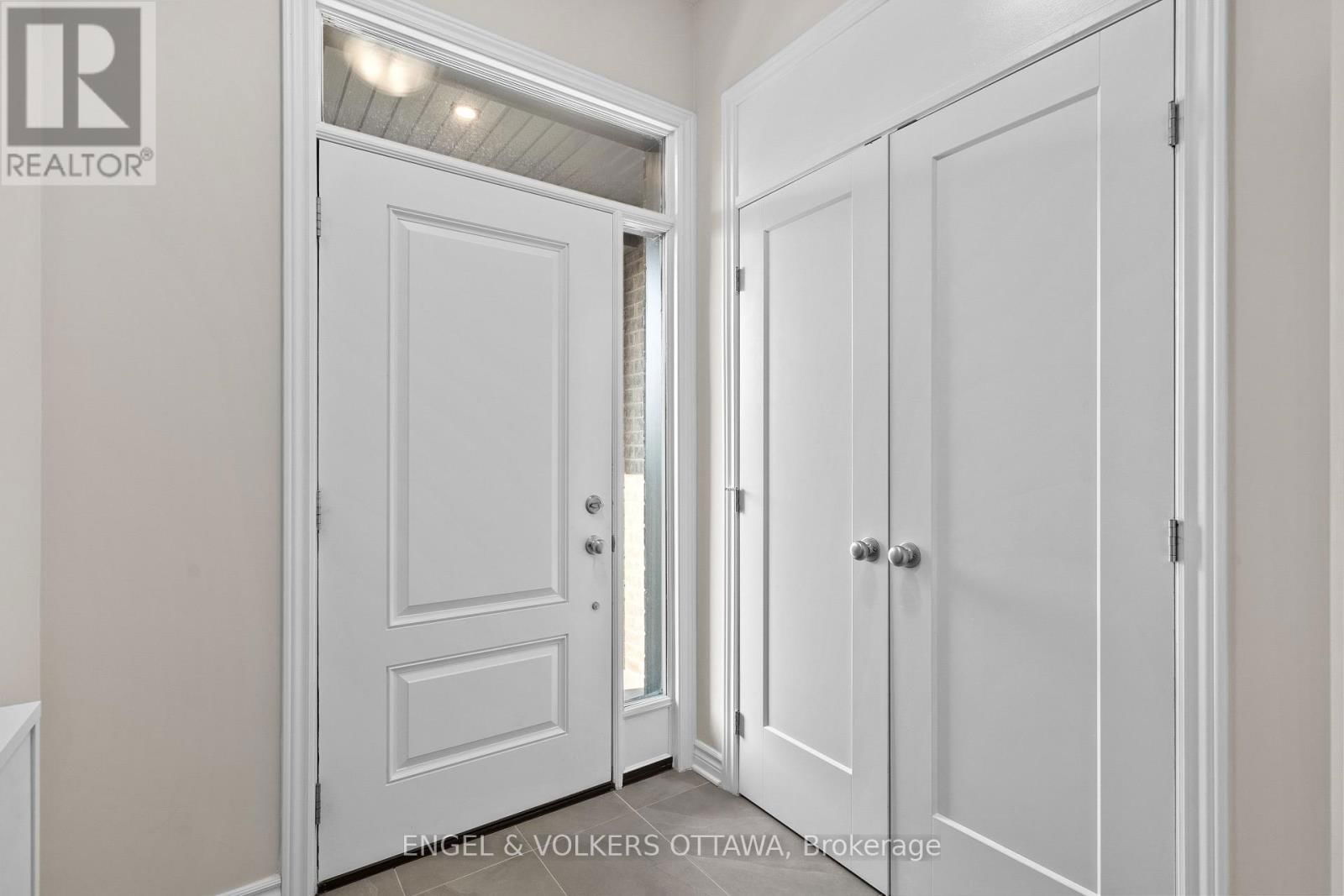 523 MANHATTAN COURT Image 5