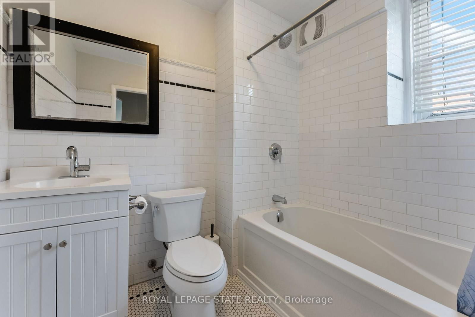 3 - 154 JAMES STREET SOUTH Image 15