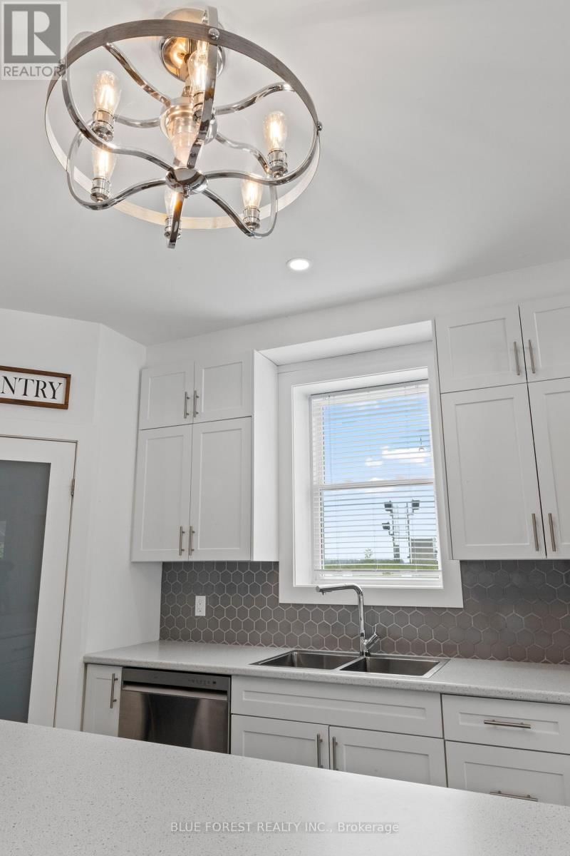 22676 THAMES ROAD Image 11