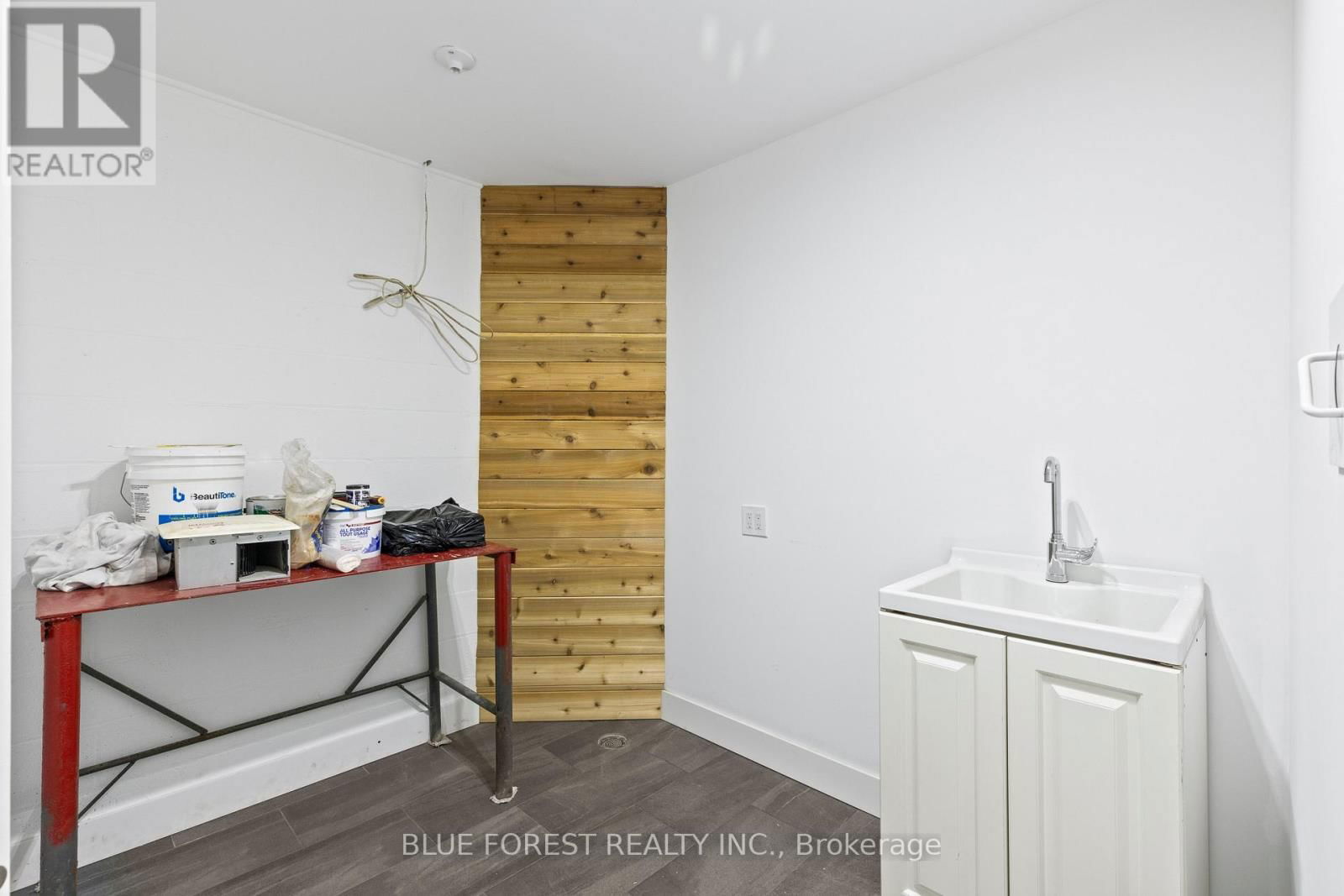22676 THAMES ROAD Image 27