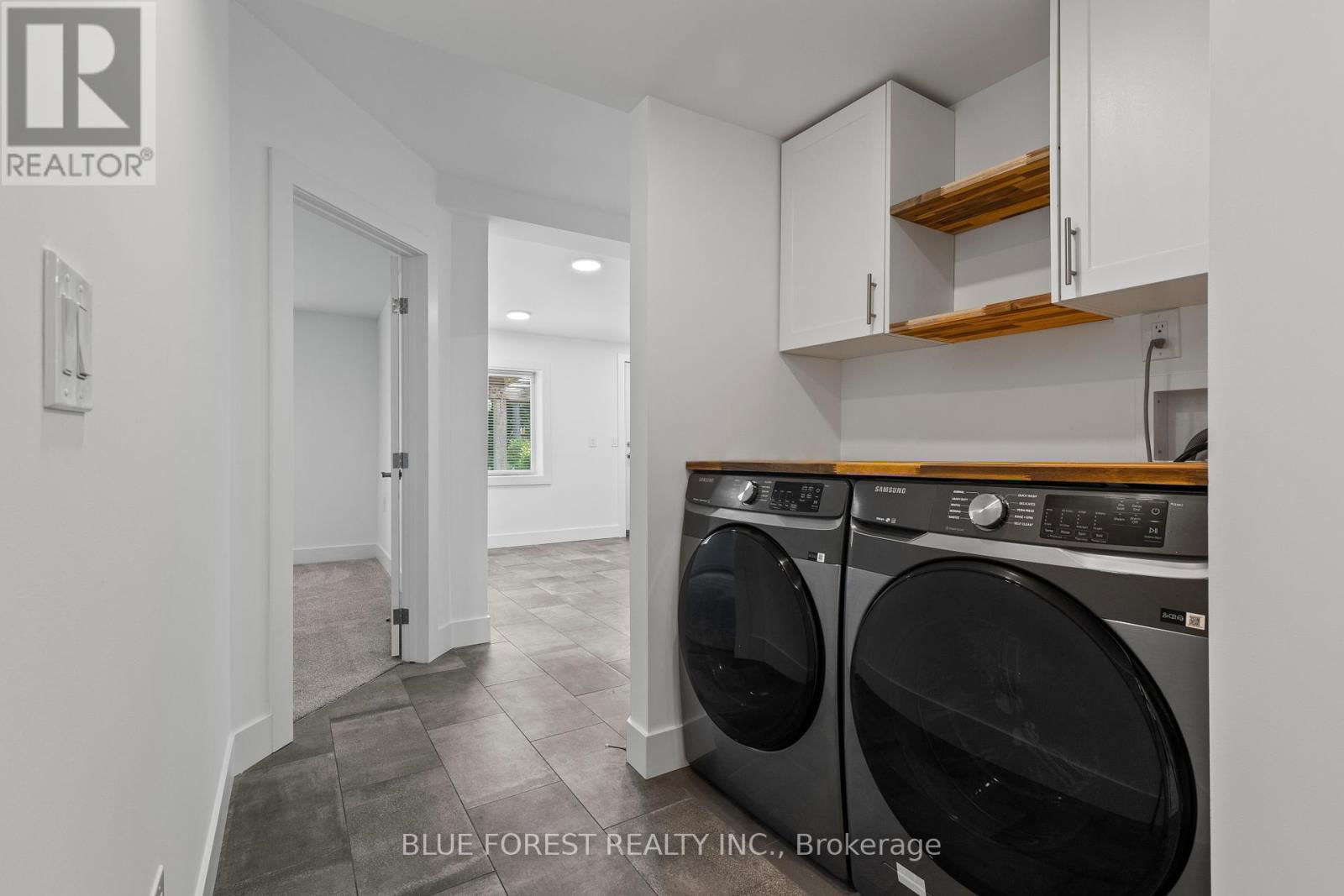 22676 THAMES ROAD Image 28