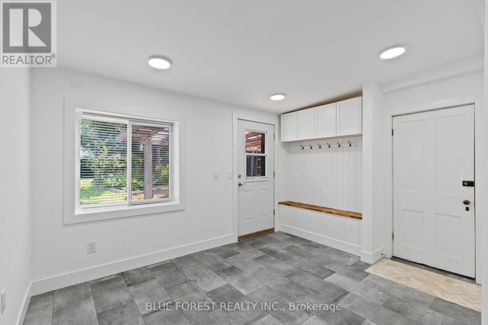 22676 THAMES ROAD Image 30