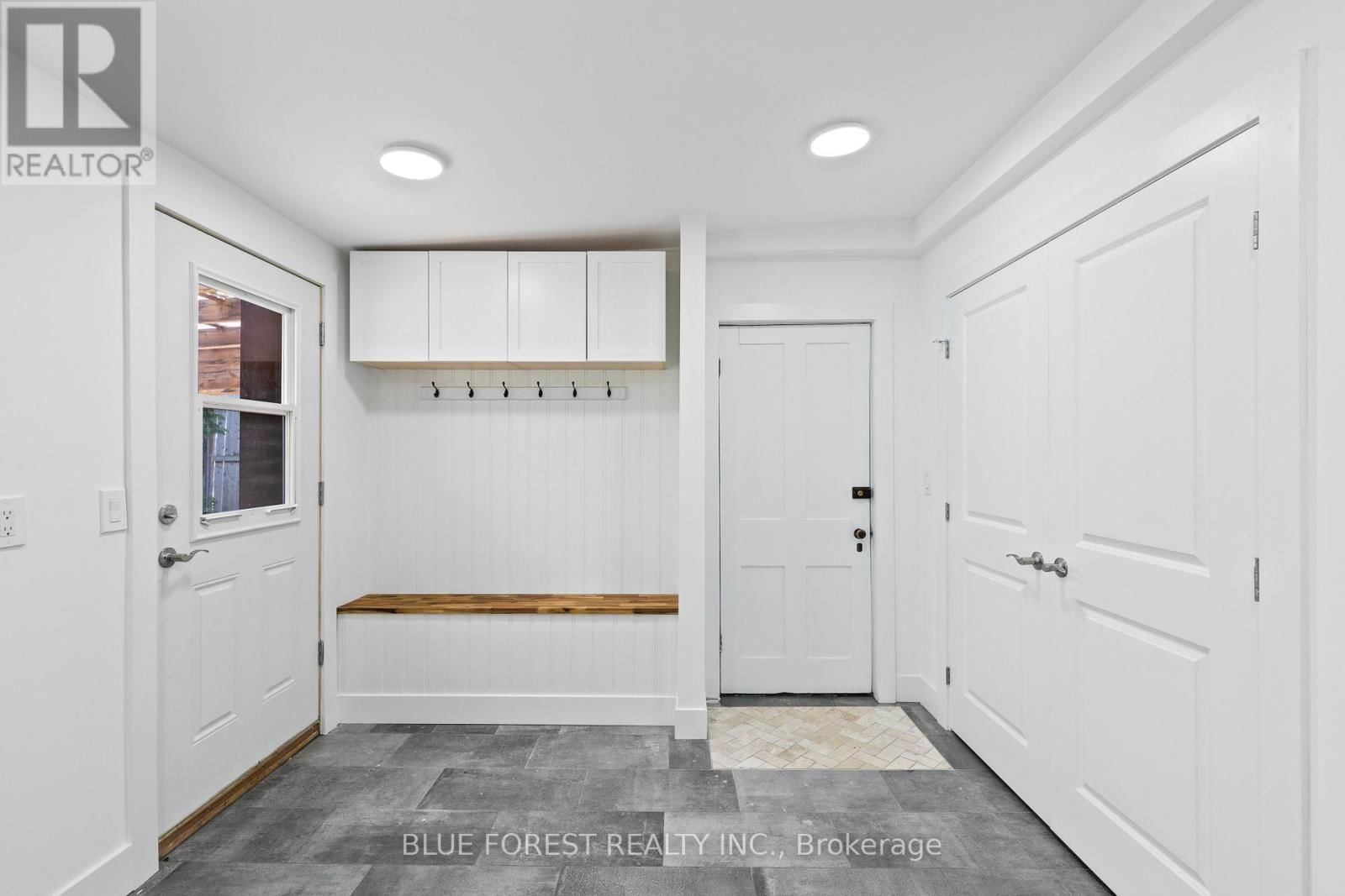 22676 THAMES ROAD Image 31