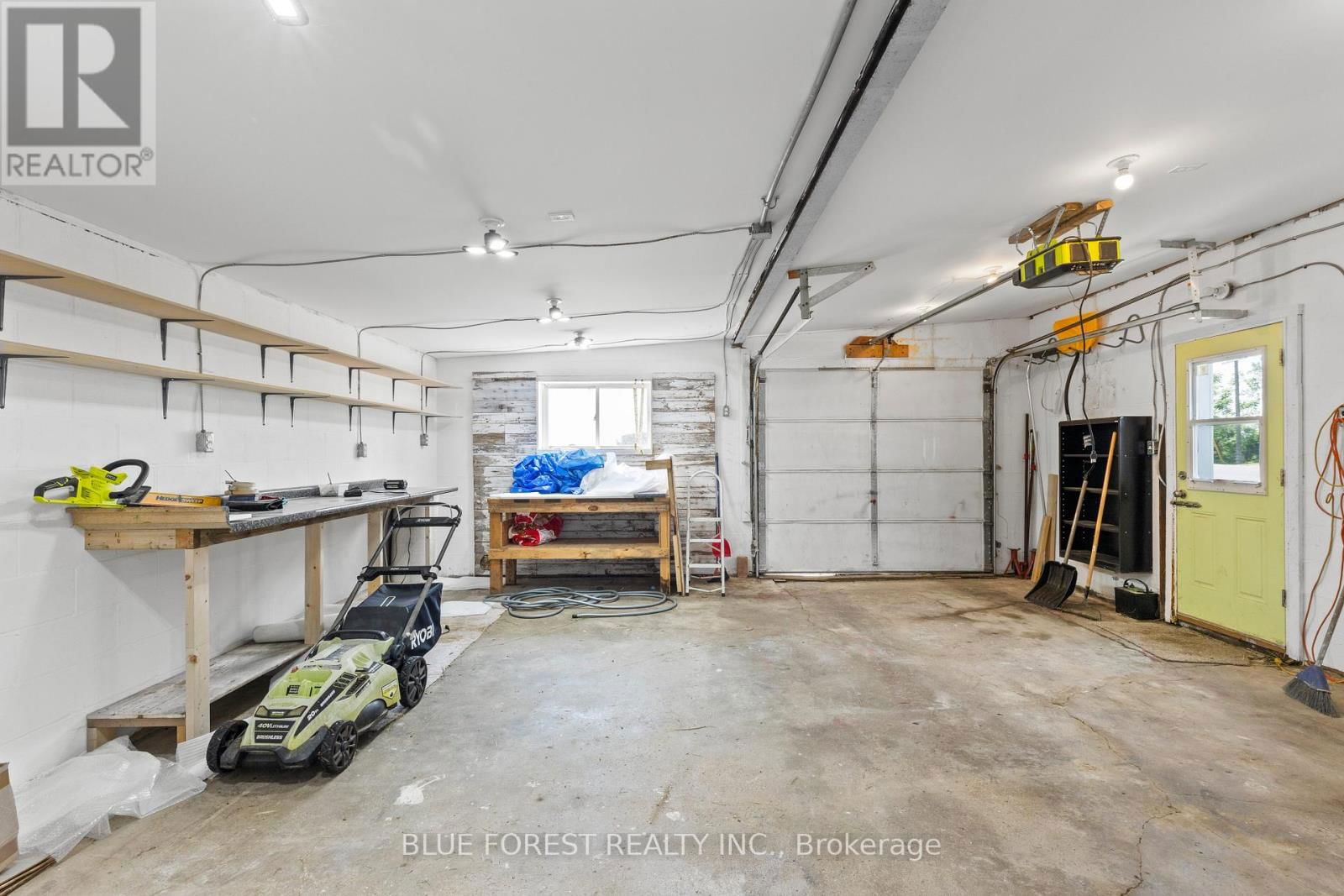 22676 THAMES ROAD Image 33