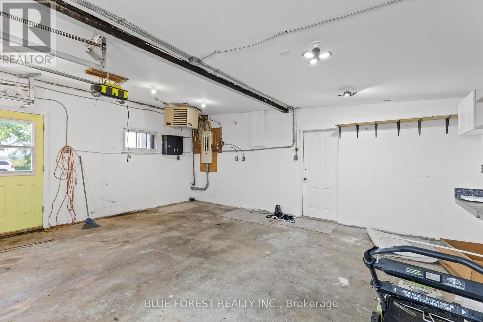 22676 THAMES ROAD Image 34