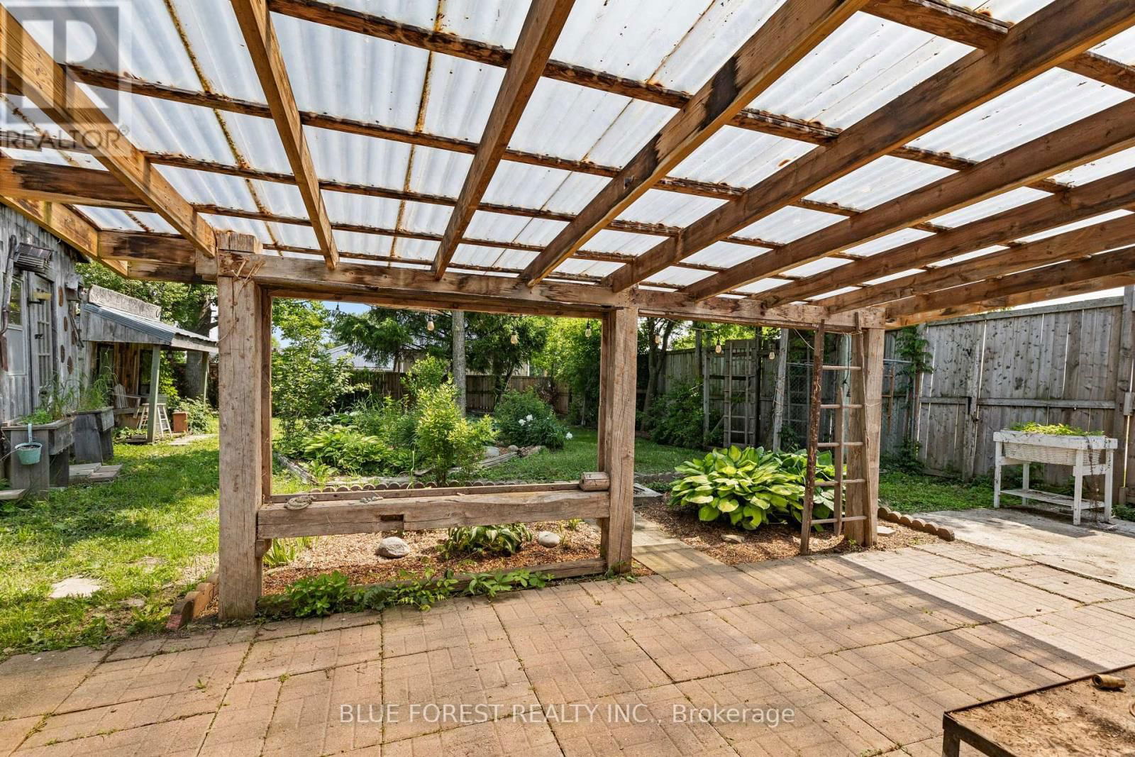 22676 THAMES ROAD Image 39