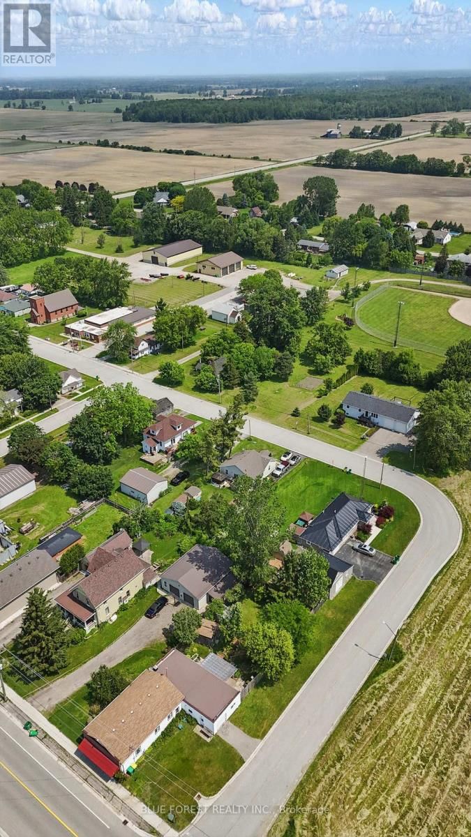 22676 THAMES ROAD Image 44