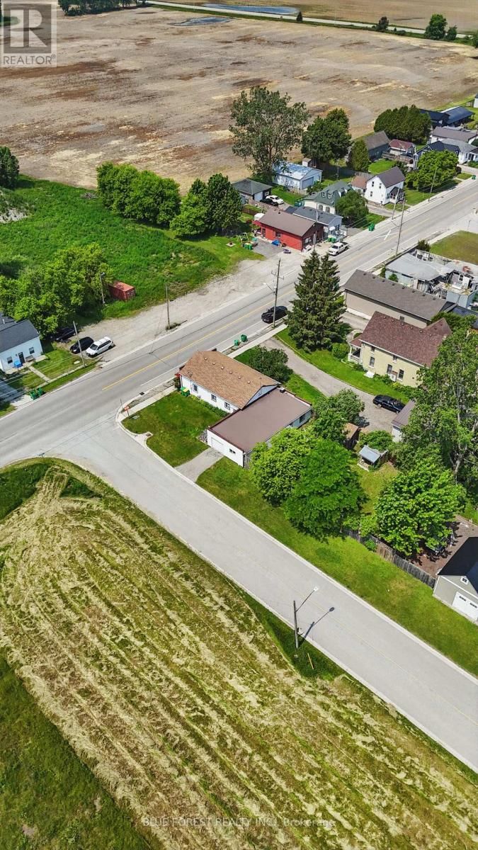 22676 THAMES ROAD Image 45