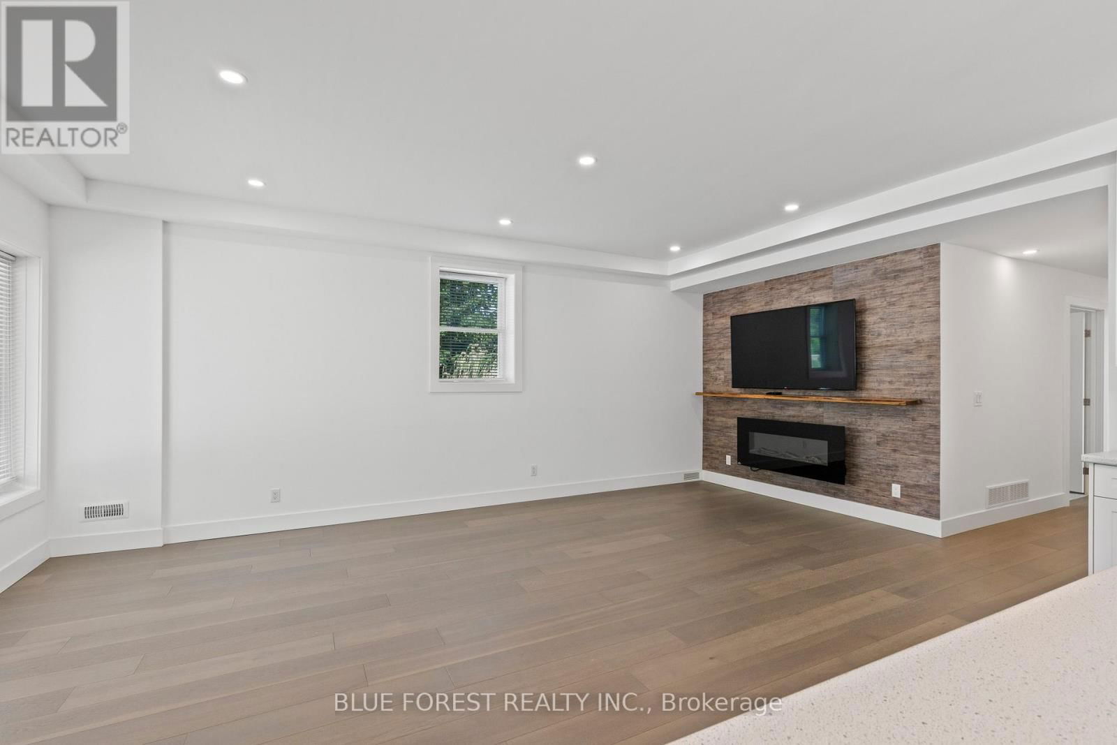22676 THAMES ROAD Image 5