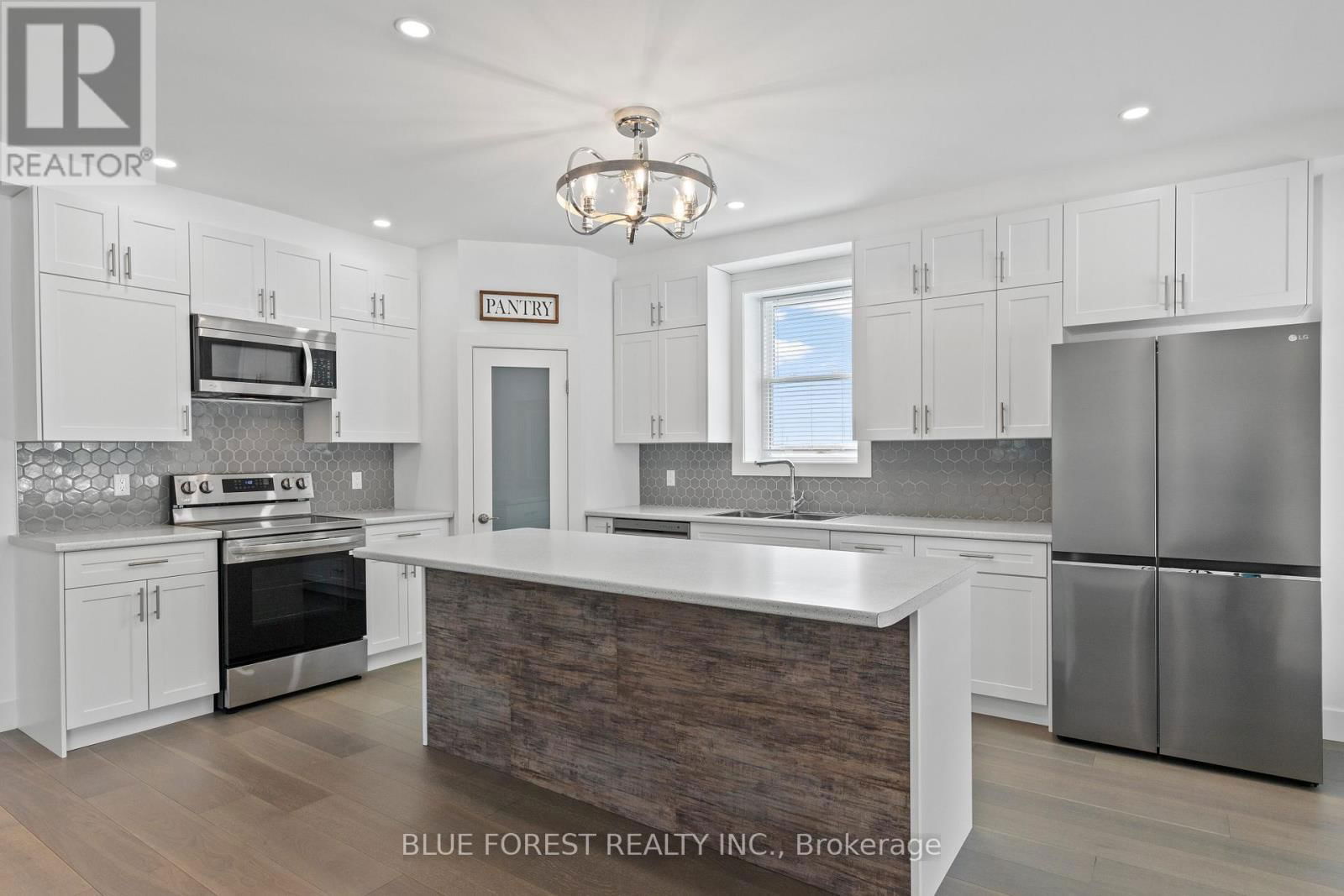 22676 THAMES ROAD Image 8