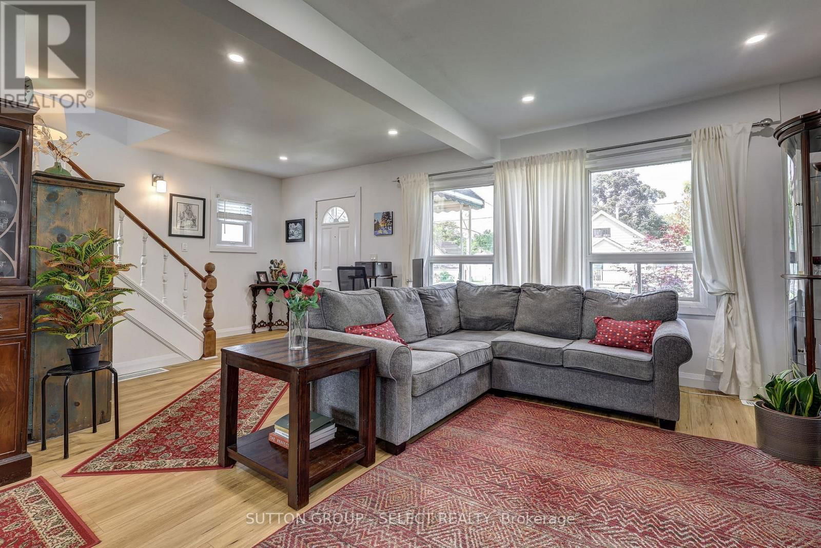 126 BRISBIN STREET Image 12