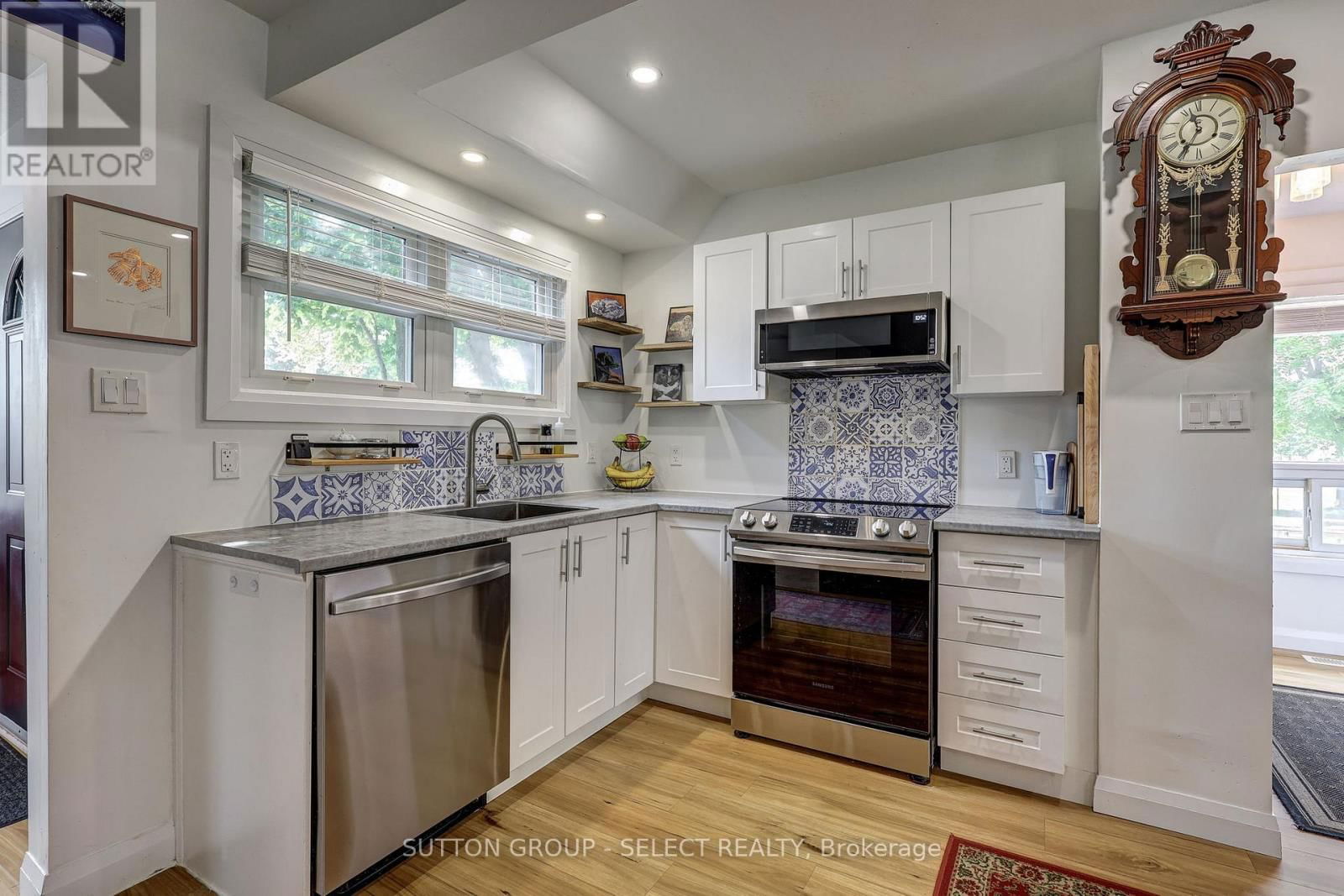 126 BRISBIN STREET Image 16