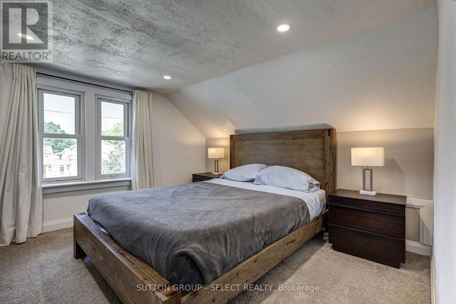 126 BRISBIN STREET Image 26