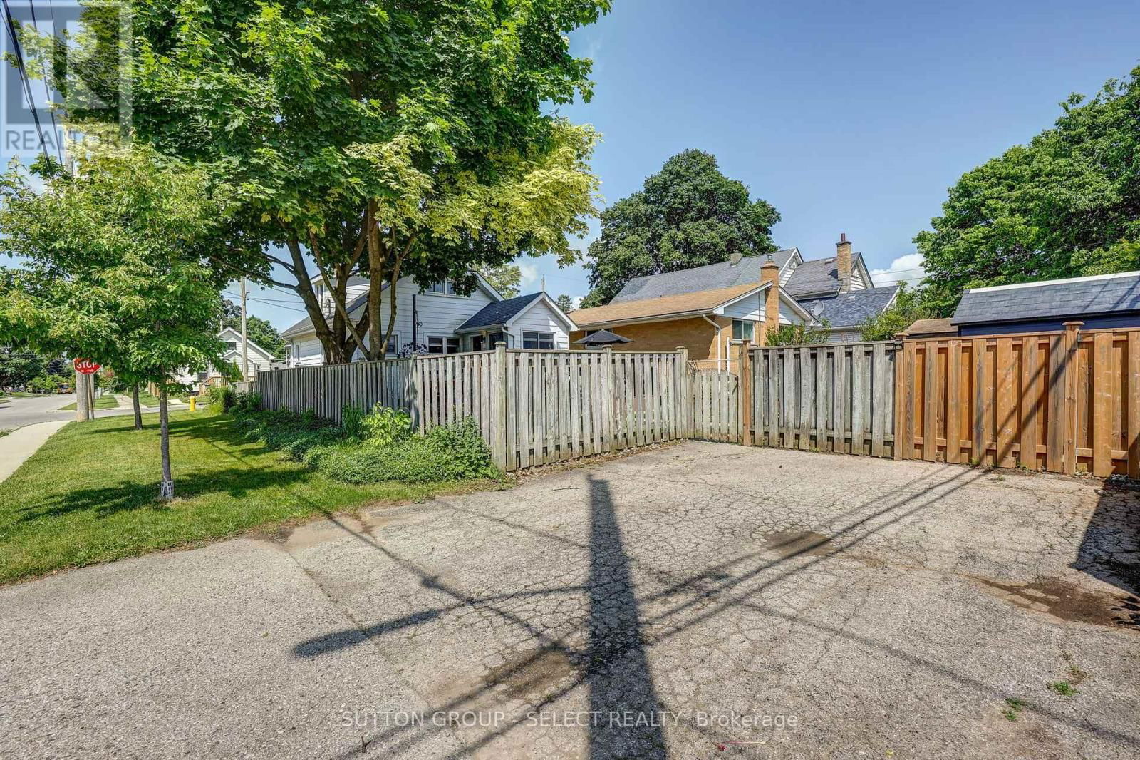 126 BRISBIN STREET Image 6