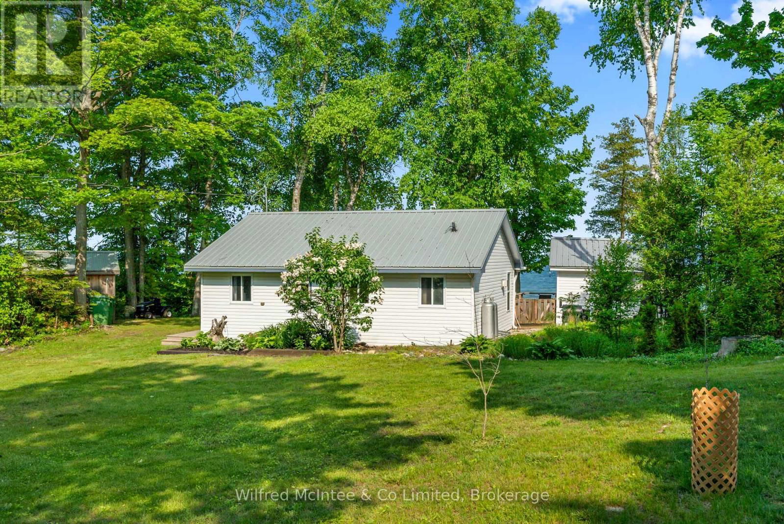 415 BRUCE ROAD 13 Image 8