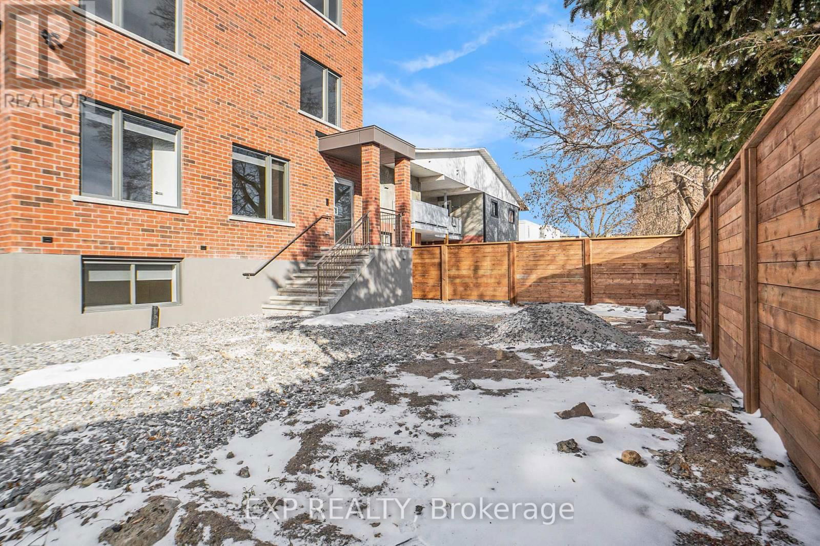 Unit # 7 - 158 LAVAL STREET NORTH Image 12