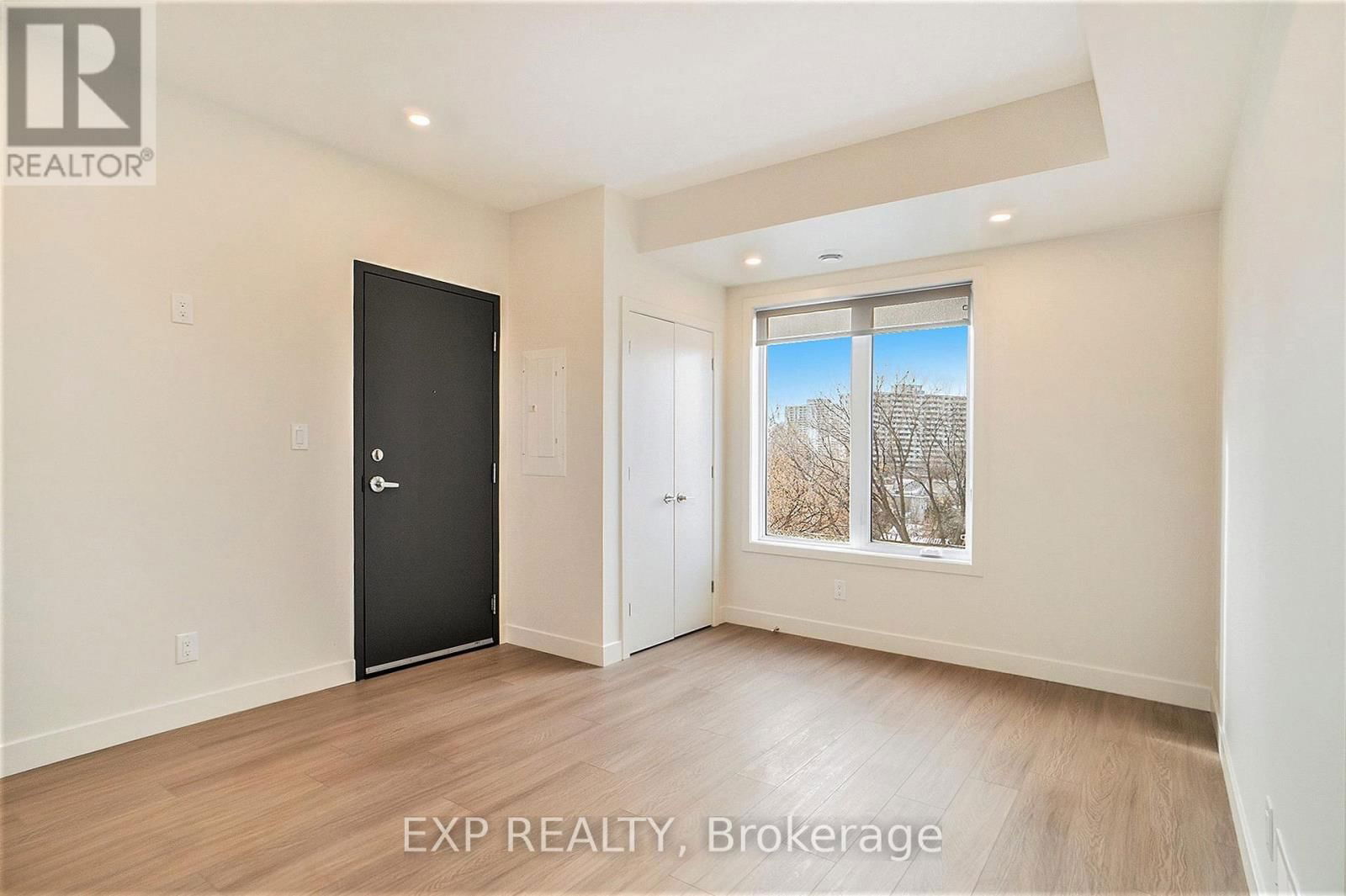 Unit # 7 - 158 LAVAL STREET NORTH Image 2