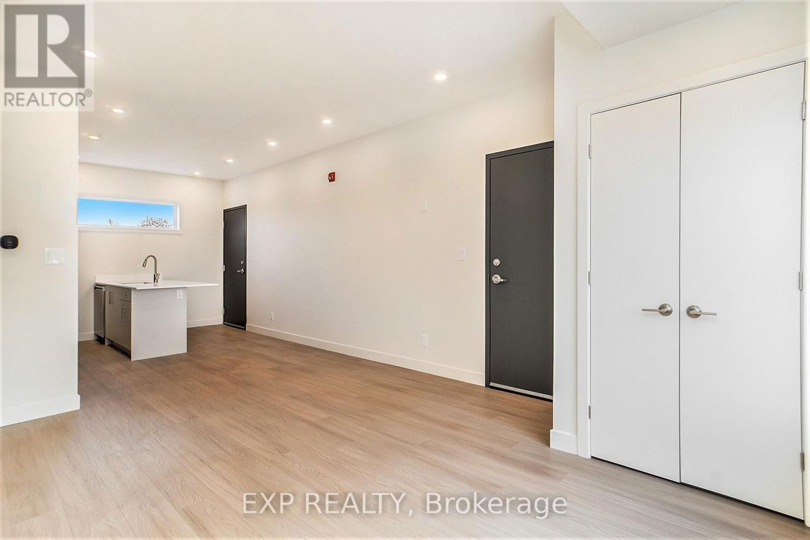 Unit # 7 - 158 LAVAL STREET NORTH Image 3