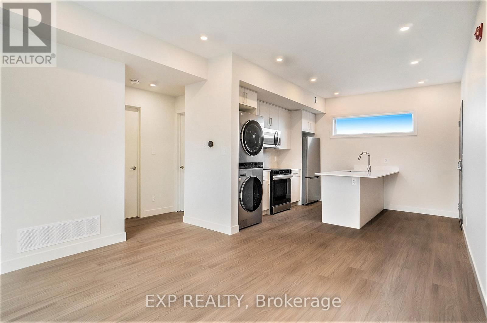 Unit # 7 - 158 LAVAL STREET NORTH Image 4