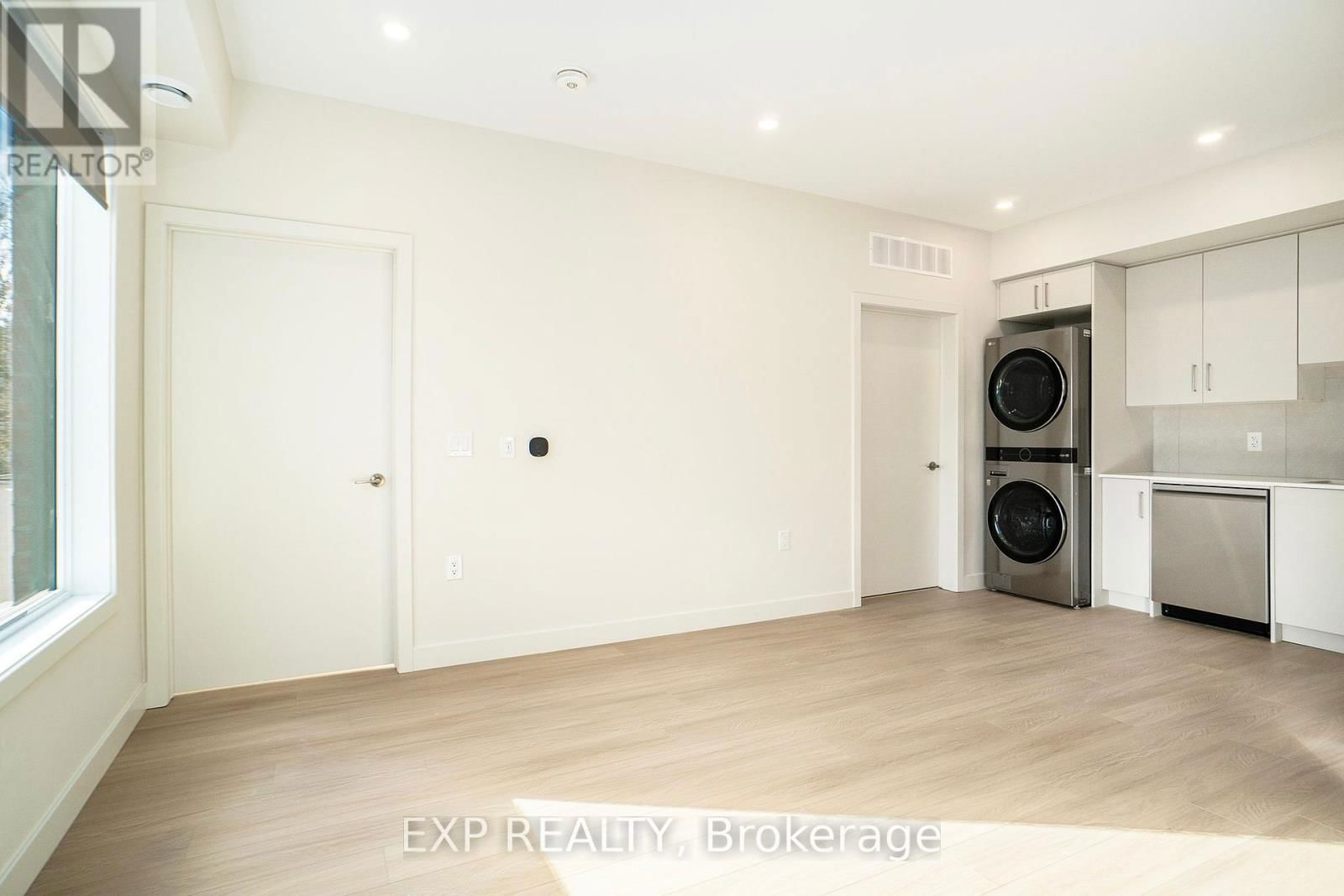 Unit # 4 - 158 LAVAL STREET NORTH Image 3