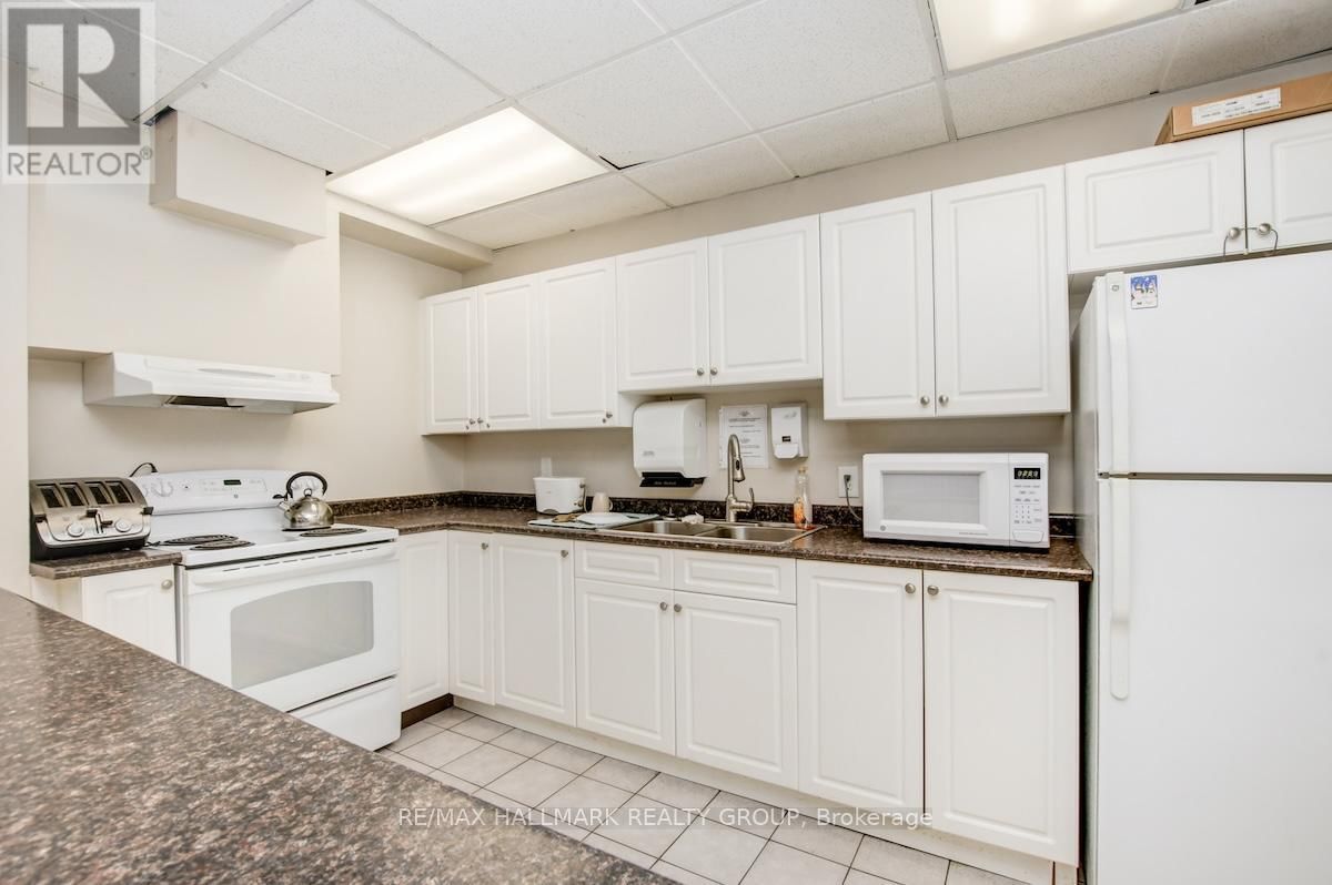 1005 - 158A MCARTHUR AVENUE Image 40