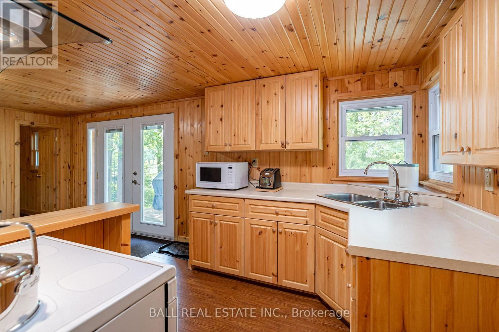 662 ROBEL DRIVE Image 13