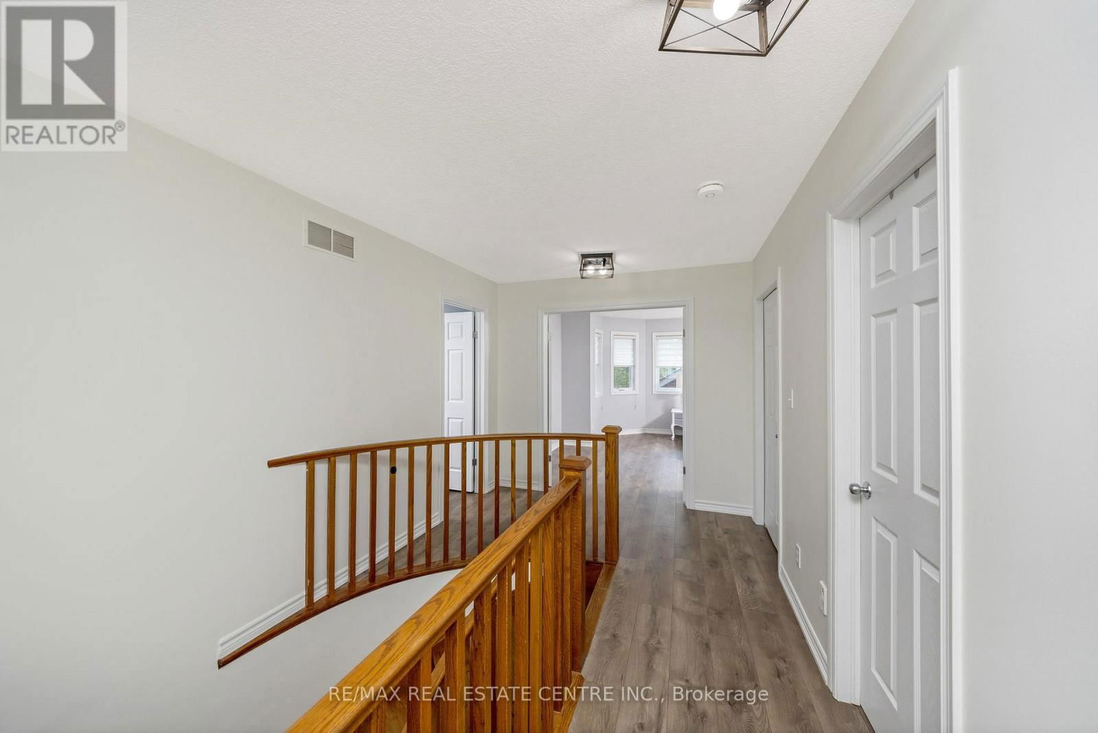 237 RIDGE TOP CRESCENT Image 22