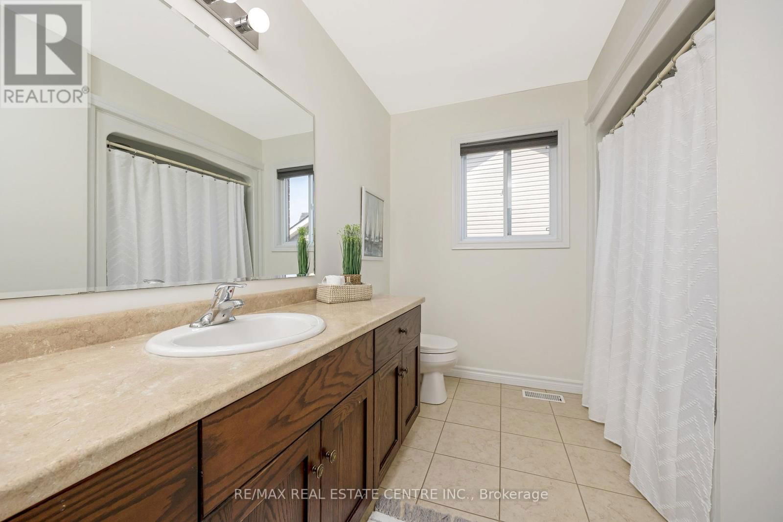 237 RIDGE TOP CRESCENT Image 29