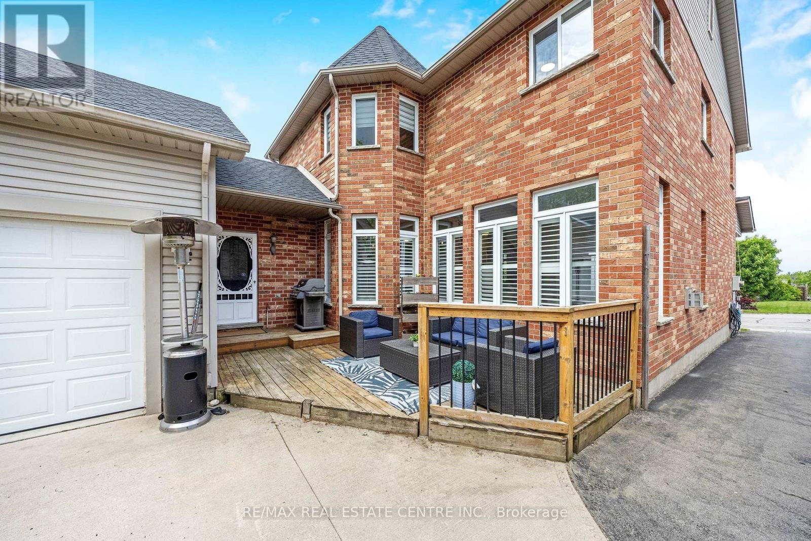 237 RIDGE TOP CRESCENT Image 34