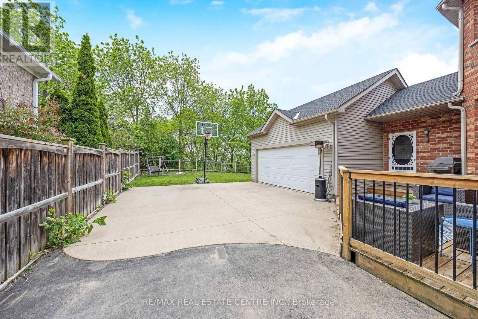 237 RIDGE TOP CRESCENT Image 36