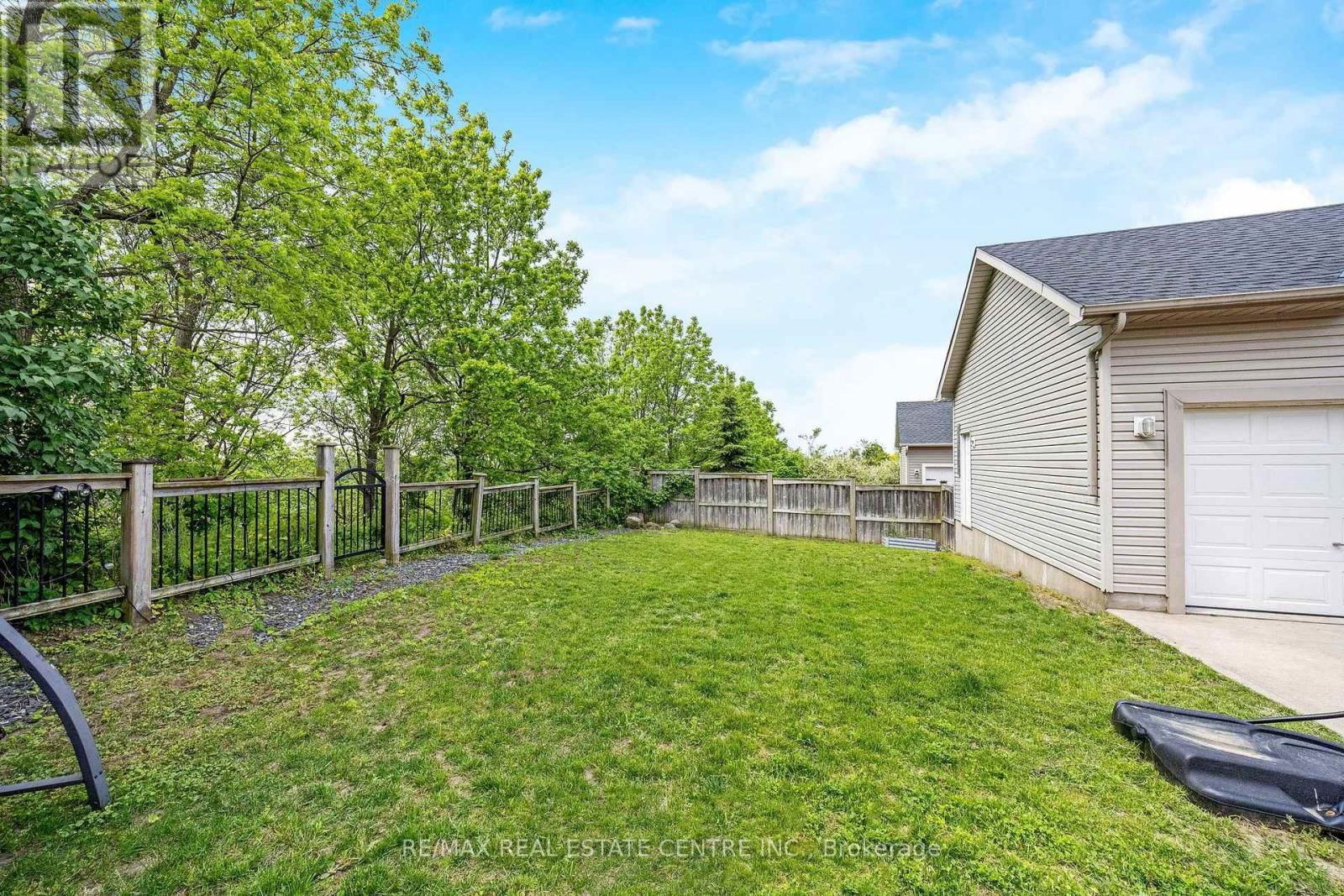237 RIDGE TOP CRESCENT Image 38
