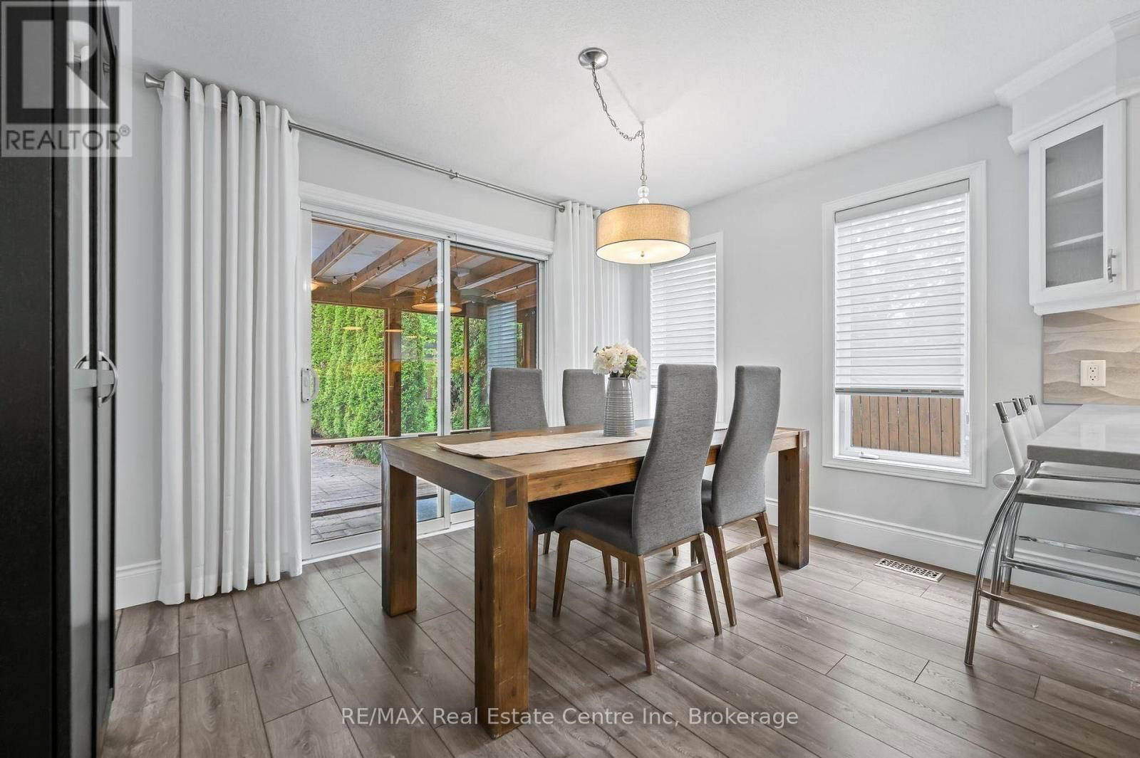 52 BOND COURT Image 10